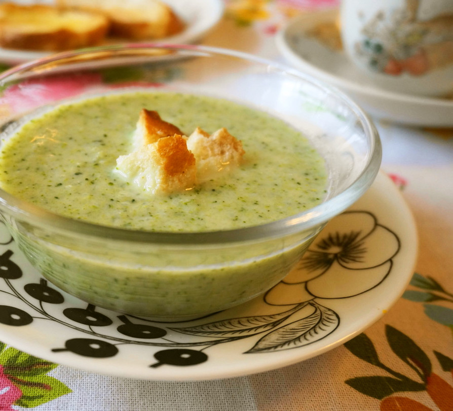 ブロッコリーと新玉葱の春色スープの画像