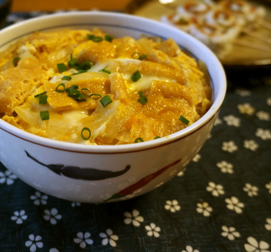 油揚げと新玉葱の卵とじ丼の画像