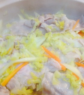 豚しゃぶ肉、春キャベツ、新玉ネギの蒸し鍋
