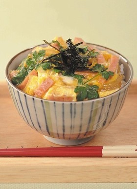 スパム®の友だち丼(卵とじ丼)