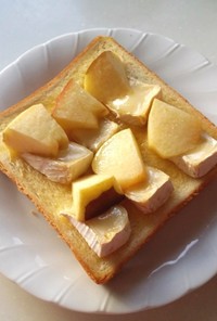 林檎とカマンベールチーズの蜂蜜トースト