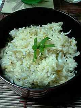 気取らず簡単「しらすの炊き込み御飯」