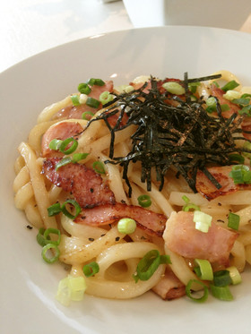 冷凍うどん×バター醤油で簡単節約ランチ