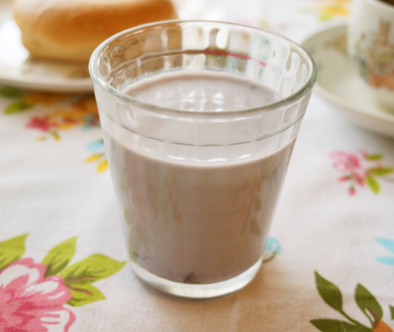 朝食に☆ブルーベリー牛乳の写真