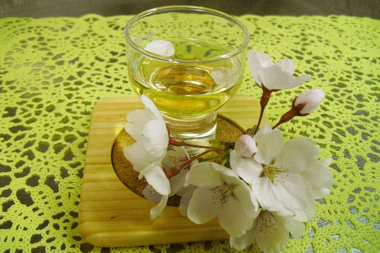 桜の花の桜酒 レシピ 作り方 By ぱくぱく3 クックパッド 簡単おいしいみんなのレシピが366万品