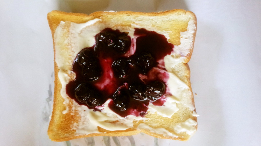 朝食♡ブルーベリージャムクリチトーストの画像