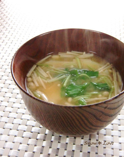 ❁じゃが芋とエノキ茸の味噌汁❁の写真