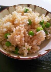 玄米のグリンピースご飯