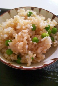 玄米のグリンピースご飯