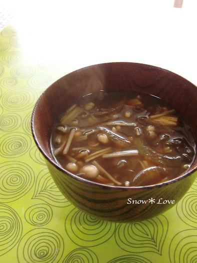 ✽玉ねぎとえのき茸の味噌汁✽の写真