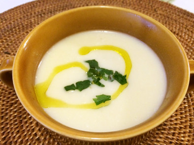 塩麹カリフラワーのポタージュスープの写真