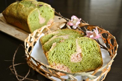 【桑茶と桜香るマーブルパウンドケーキ】の写真