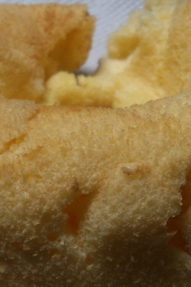 エンゼル型で米粉シフォンケーキの写真