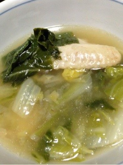 生姜タップリ白菜と鳥の手羽先のスープの写真