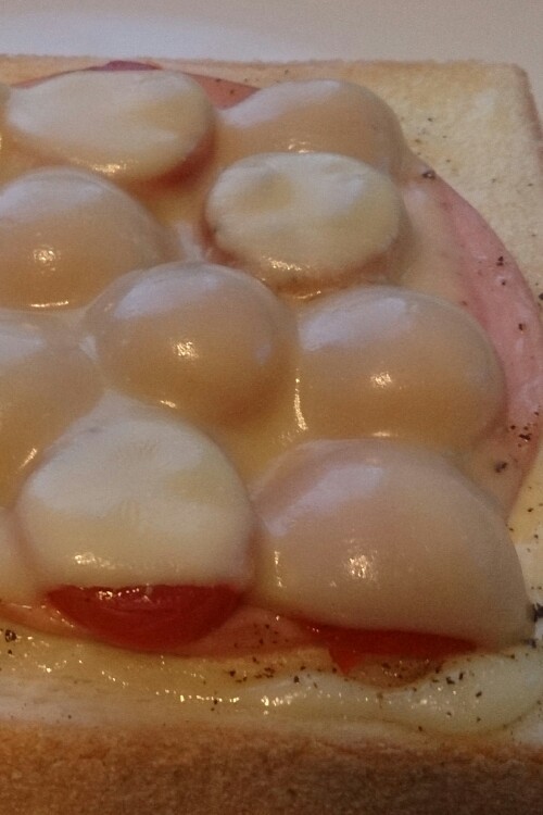 ミニトマトのピザ風トーストの画像