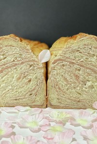 桜ふぶき～桜餡の折り込みパン～