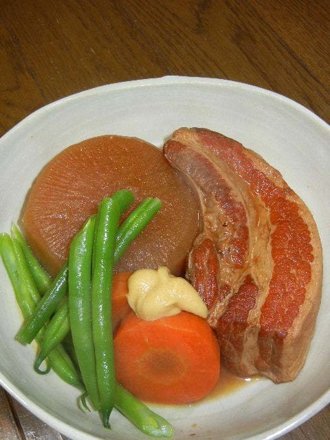 豚バラ肉かたまりと大根の味噌煮の画像