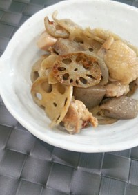鶏とコンニャクと蓮根の煮物