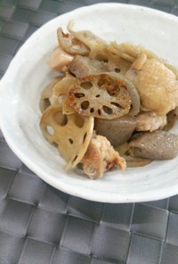 鶏とコンニャクと蓮根の煮物