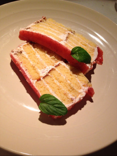 カステラ リメイク 苺ケーキの写真