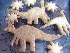 型が無かったら作っちゃおう♪恐竜クッキーの画像
