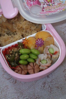 カニマカとちくわで簡単お花♪弁当すき間に