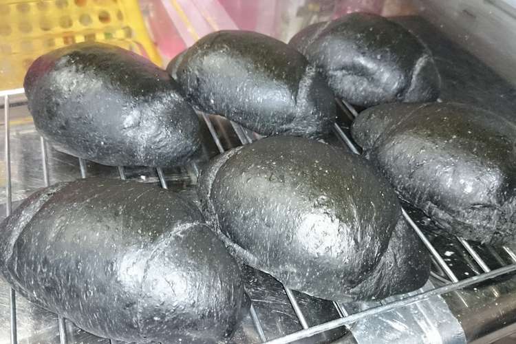 黒糖と竹炭パウダーでふわふわ真っ黒パン レシピ 作り方 By シイタケさん家 クックパッド 簡単おいしいみんなのレシピが360万品