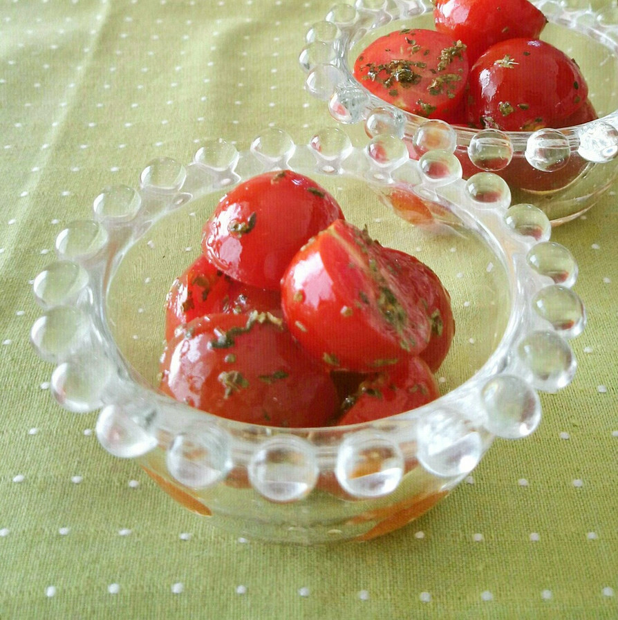 プチトマトとバジルの簡単サラダ♪の画像