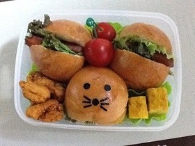 ねずみさん ♫ ロールパンサンド