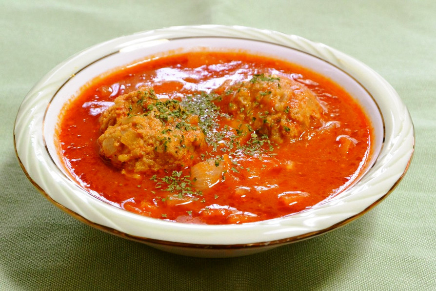 チーズの入った肉団子のトマト煮込みスープの画像