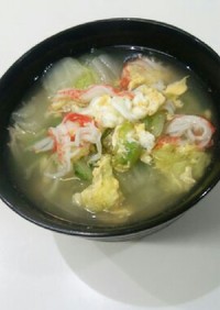 白菜、蟹カマ、卵で色鮮やかな中華スープ 