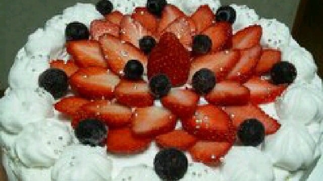 イチゴとブルーベリーのバースデーケーキ レシピ 作り方 By さかmama クックパッド