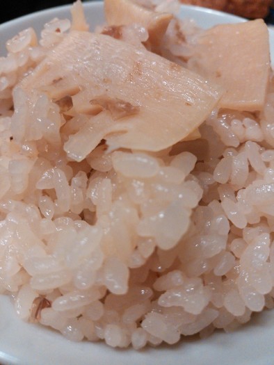 しっかり味のタケノコご飯の写真