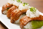 アジアンカルパッチョ風　牛肉の握り寿司の写真