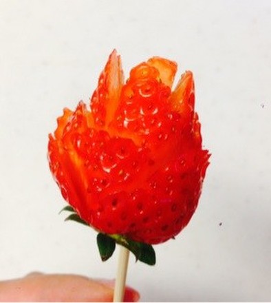 イチゴの飾り切り 薔薇の写真