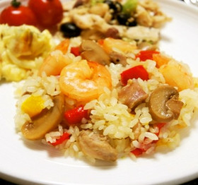 美味しい!海老と鶏肉で洋風炊き込みご飯
