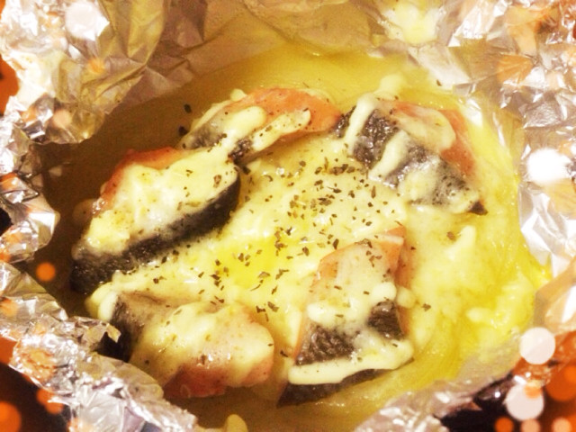 フライパンでチーズマヨの鮭のホイル焼き！の画像