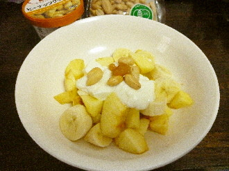 朝食♡バナナ林檎ダブルピーナツヨーグルトの画像