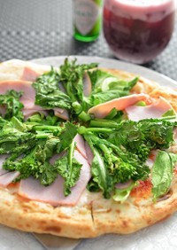 簡単に！春キャベツと菜の花･ハムのピザ
