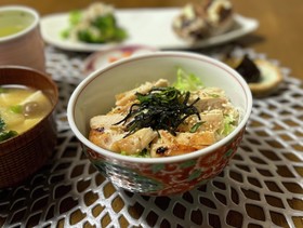 生姜ご飯で♡鶏胸肉塩麹丼♡