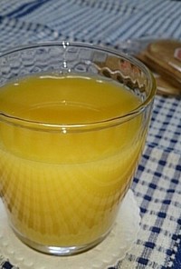 オレンジジュースにレモン汁を…。