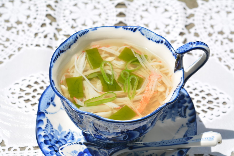 茎わかめとカニかまの中華スープの画像