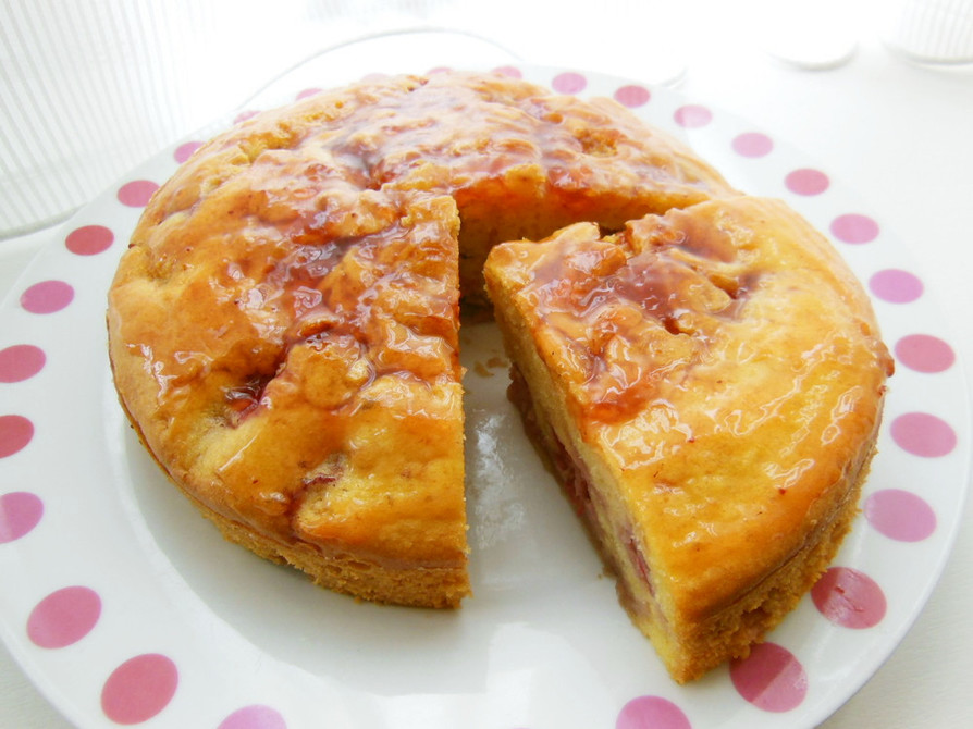 フレッシュいちごの焼きケーキの画像
