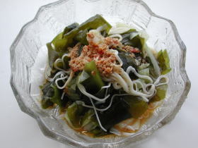 野菜たっぷりワカメソーメン
