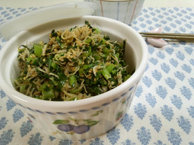 大根の葉としらすのゴマ油炒め
