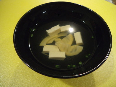竹の子と豆腐のお吸い物の写真