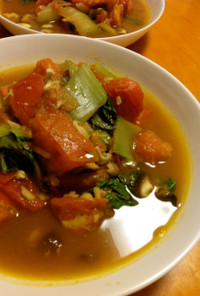 チンゲン菜とトマトのピリ辛中華スープ