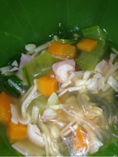 子どもが喜んだ青梗菜とベーコンのスープの写真