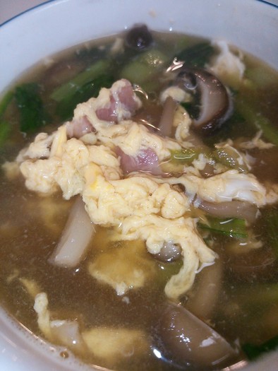 キノコとホタテとベーコンのスープの写真