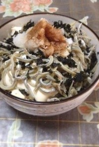 簡単☆朝のコウナゴ豆腐海藻丼♪